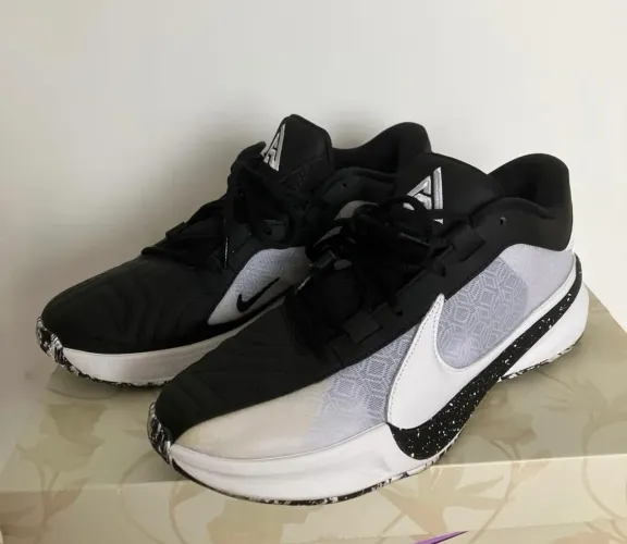Nike Zoom Freak 5 na colorway "Oreo"