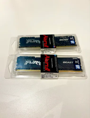 Duas Memorias RAM de 16GB DDR4 3200mhz Kingston Fury Beast nunca usada