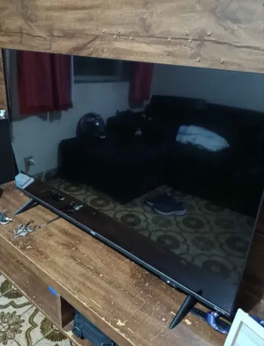 Vendo TV AOC - Roku TV na caixa e com garantia