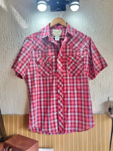 Camiseta Wrangler Vermelha USA Botões M