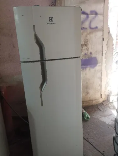 Geladeira Frost Free 260 litros 