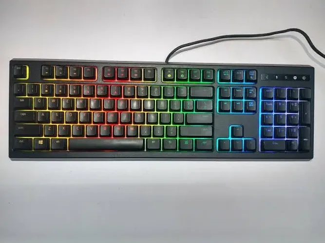 Teclado Gamer Razer Ornata Chroma