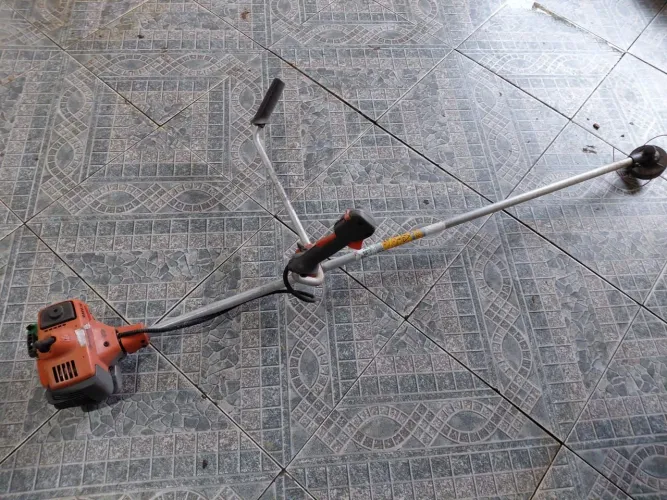 Roçadeira husqvarna usada modelo 133r