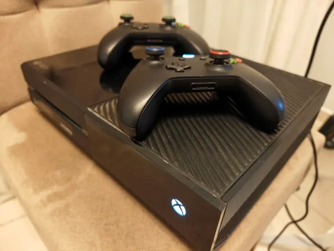 Xbox One FAT + Kinect + 13 jogos mídia Física