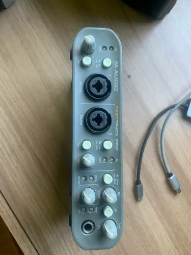 ? M-Audio Fast Track Pro - Interface de Áudio USB