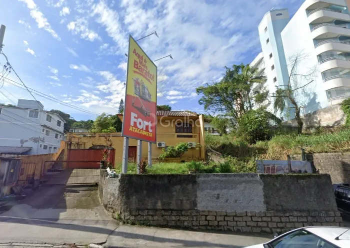 Terreno de 1.796,30m² no Pantanal