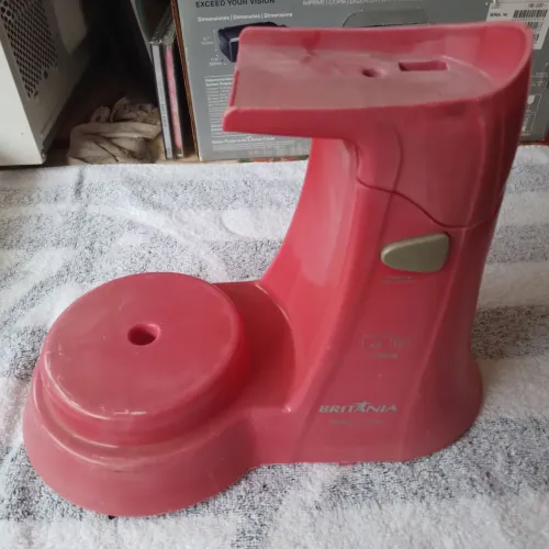 Suporte para batedeira Britânia vermelho usado em boas condições 