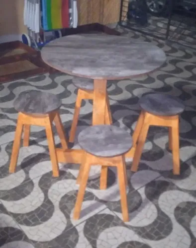 Vendo jogos de mesas de madeira