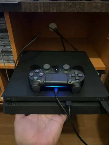 PS4 1TB  + Controle Dualshock 4 sem fio 2019 + 4 jogos