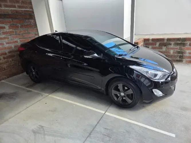 Hyundai Elantra GLS 2.0 16V Flex Aut. 2013
