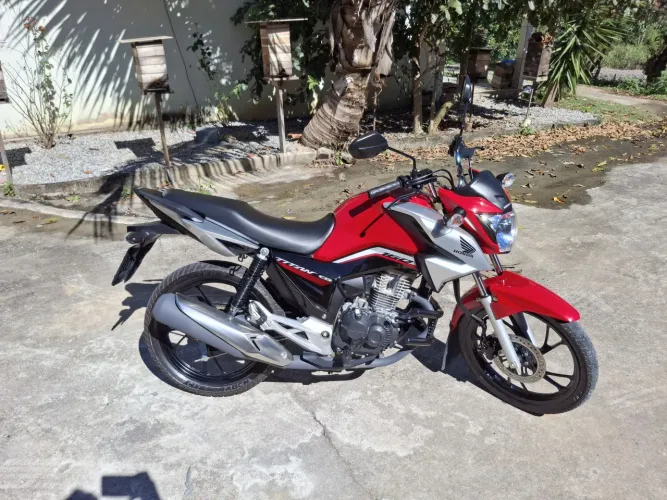 Moto bem cuidada, manutenções preventivas em dia