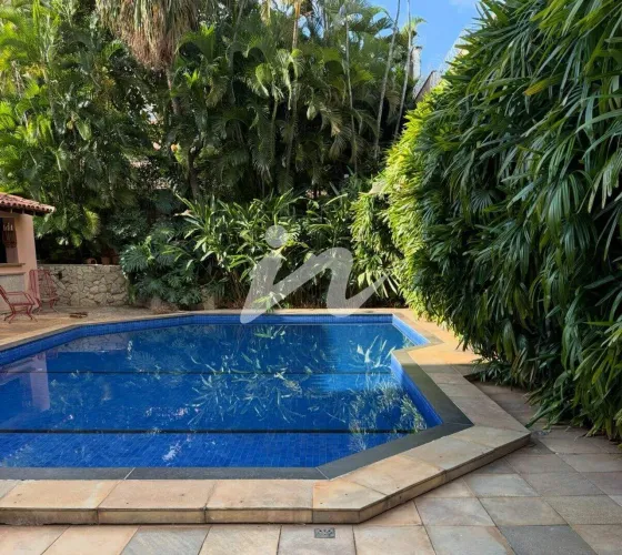 Casa Residencial à venda em Uberlândia (Tabajaras) 4 quartos, 3 suítes e piscina