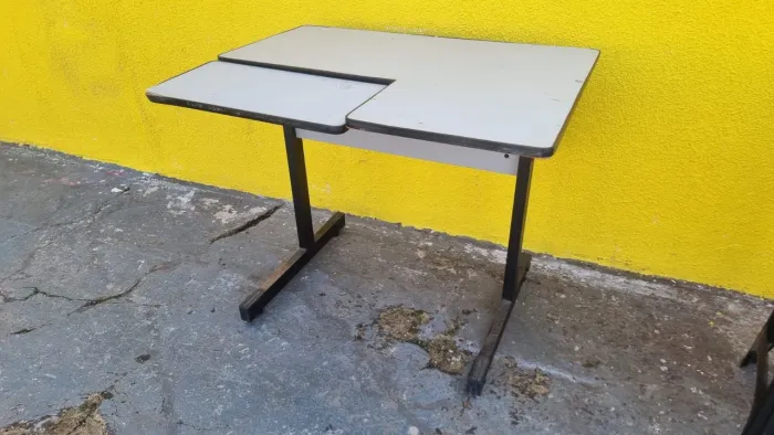 Mesa de escritório marcas de uso medindo 0.90 x 0.69 x 0.73 altura ((ENTREGO GRATIS))