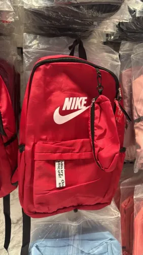 Mochila de costas vermelha + estojo