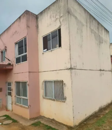 Vendo um apartamento no primeiro andar