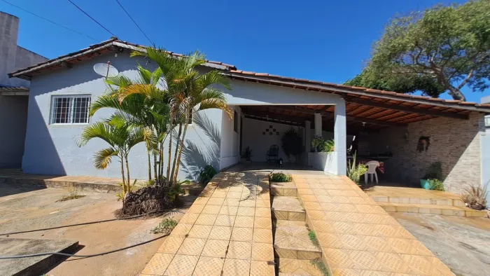 VENDE-SE CASA NO SETOR JARDIM BALNEÁRIO MEIA PONTE- GOIÂNIA