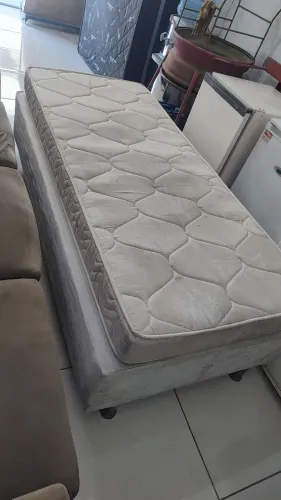 Vendo cama de solteiro base com colchão 188cm por 88cm leia a descrição do anúncio