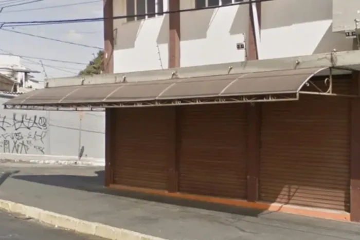 TOLDO DE POLICARBONATO PARA COMÉRCIO 