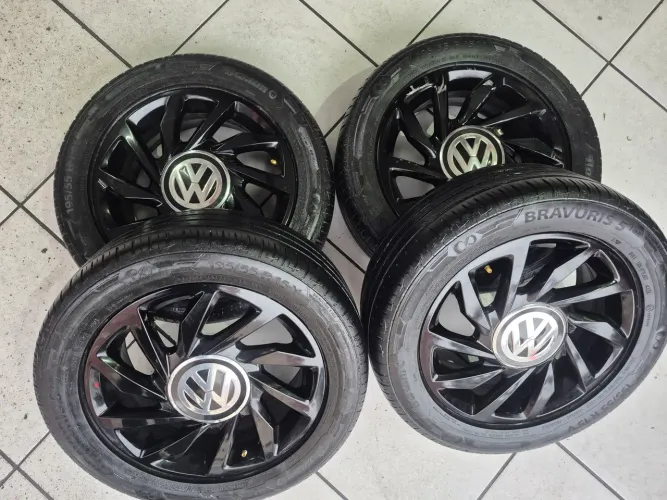 Jogo de rodas aro 15 vw up com pneus de brinde 