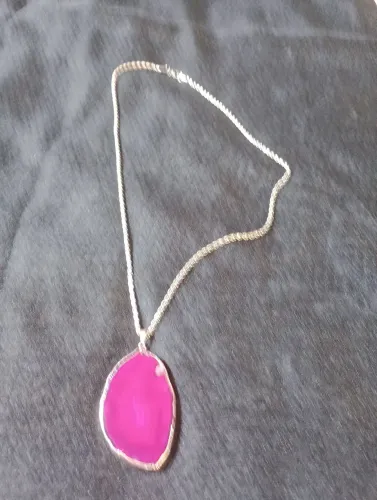 Colar com pedra natural Ágata rosa