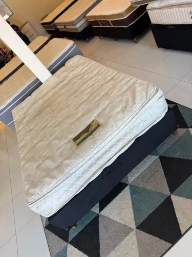 Colchão de Casal USADO COM BASE - entrego!