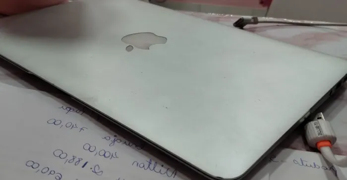 Mac Book Slim