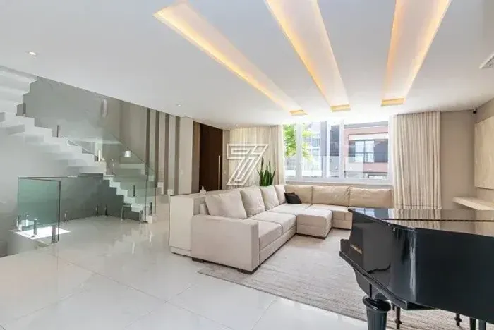 Casa em condomínio a venda possui 345m² com 4 quartos no Santo Inácio - Curitiba - PR