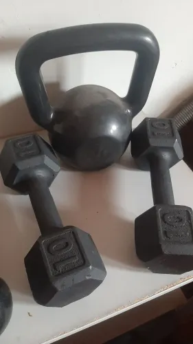 Halter 10kg sextavado de ferro+kettebell 20kg emborrachado 