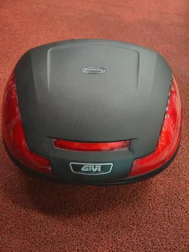 Baú Givi 45L - novinho - 2 capacetes