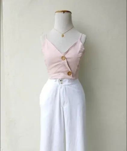 Cropped rosa com botões