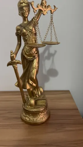 Estátua Deusa da justiça 30 cm