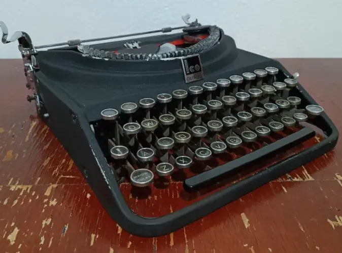 Máquina de escrever Olivetti Ico 1947
