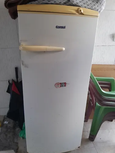 Vende se geladeira