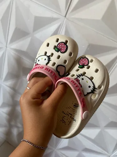Vendo Crocs Infantil Hello Kit