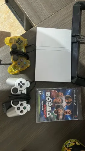 Vendo PS2 com dois controles