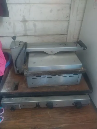 Torro chapa a gás e prença elétrica