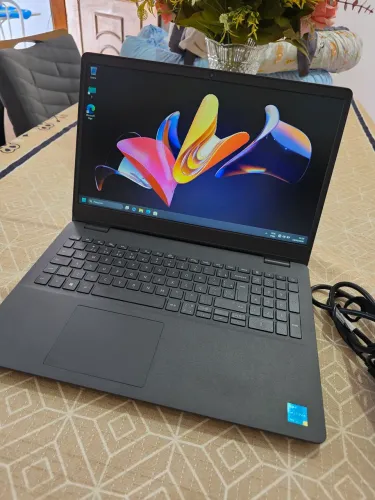 Notebook Dell Inspiron 11th 15.6'' HD Pentium Gold 7505 256GB SSD 4GB