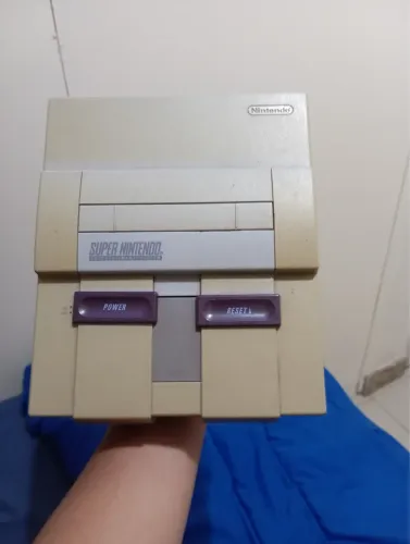 Super Nintendo apenas o console sem cabos e manetes não sei se funciona