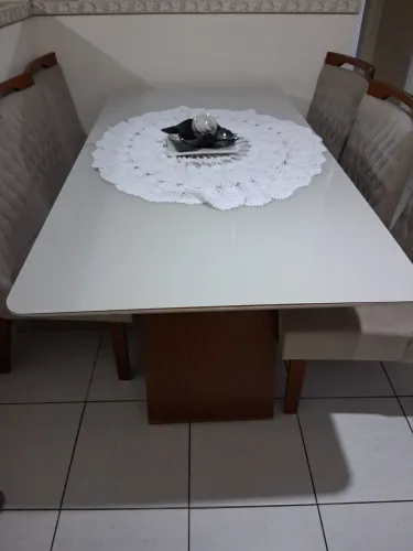 Vende-se Mesa com 5 cadeiras, valor R$ 900,00