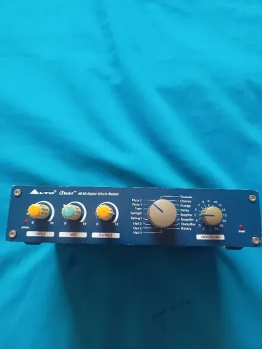 Processador de efeito Alto AlphaVerb II