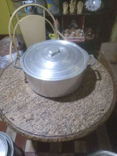 Jogo de panelas e utensílios para restaurante