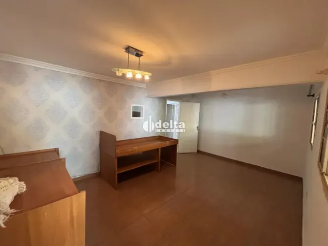 Casa residencial com 2 quartos sendo 1 suíte disponível para locação e venda no bairro Osv