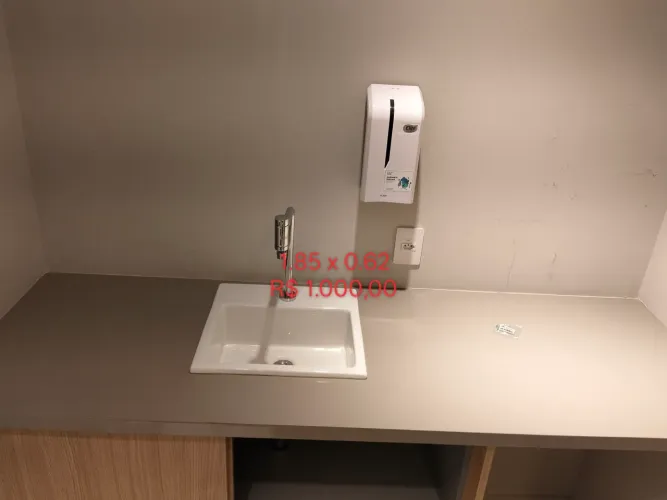 Pia com bancada de banheiro