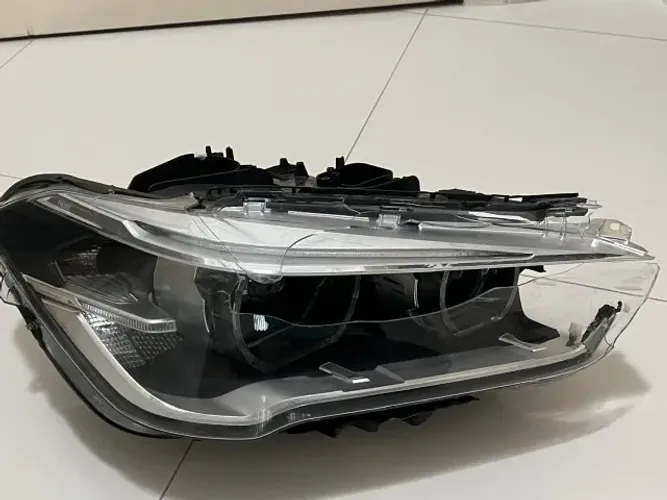Farol BMW X1 2016 até 2020 (lente quebrada)