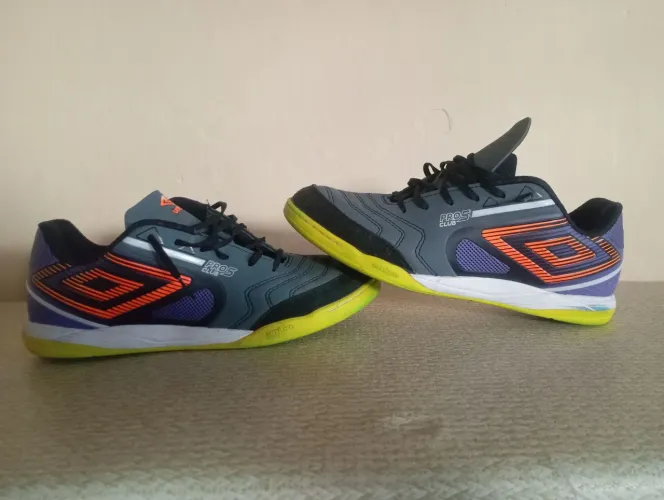 UMBRO PRO 5 CLUB semi-nova 2 meses de uso