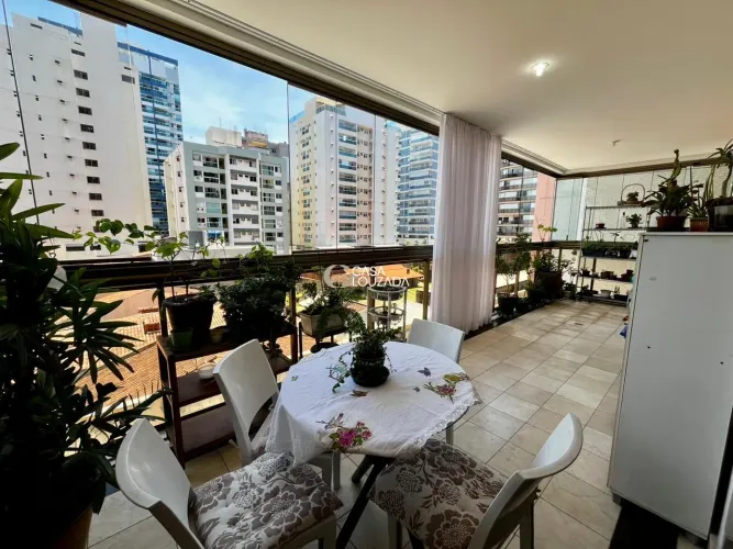 Apartamento 03 quartos alto padrão em Itapoã.
