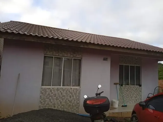 Residência com amplo lote e em ótima localização da nova Rússia !!