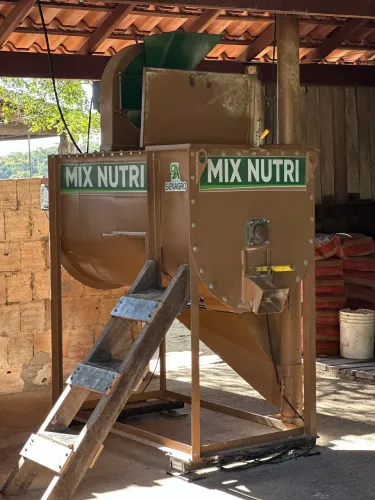 Misturador de Ração Senagro Mix Nutri 1000kg