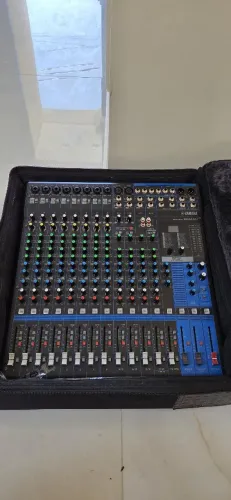 Mesa de Som Mixer Yamaha MG16UX