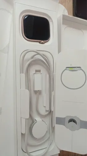 Apple Watch Series 10 GPS ? Caixa ouro rosa de alumínio - 42 mm ? Pulseira loop